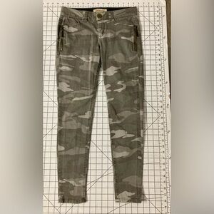 Democracy Ab Technology Women’s Size‎ 2P Green/Tan Camo Skinny Jeans